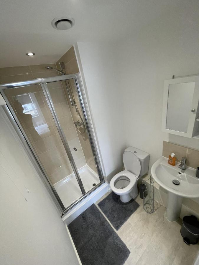 Modern 2-Bed Apartment In The Heart Of Salford Quays Exterior photo