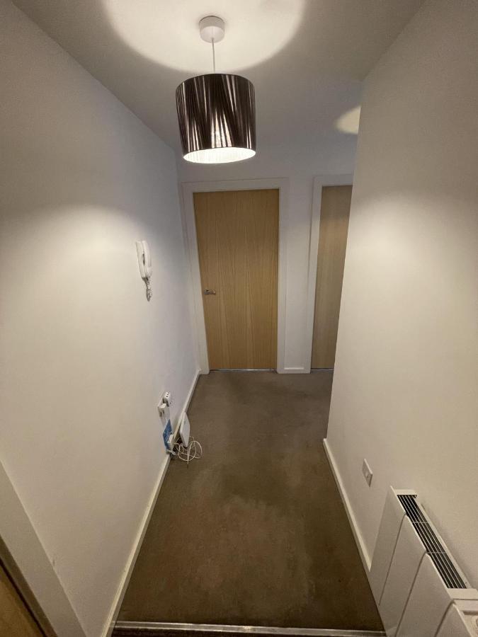 Modern 2-Bed Apartment In The Heart Of Salford Quays Exterior photo